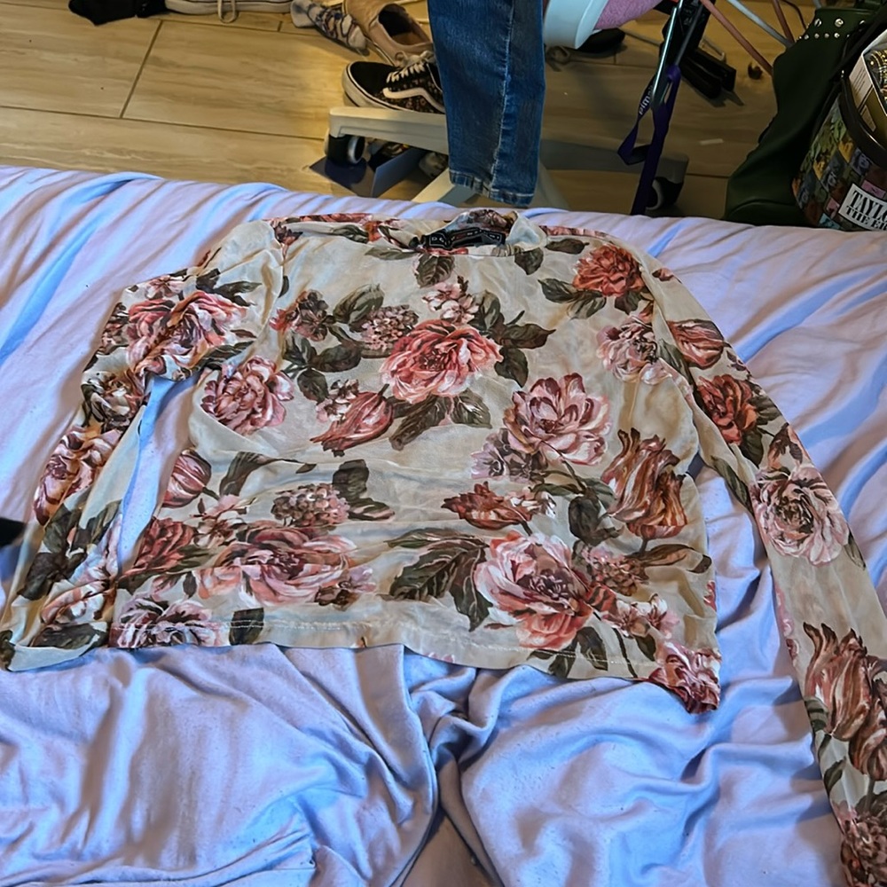 Mesh floral pattern long sleeve top